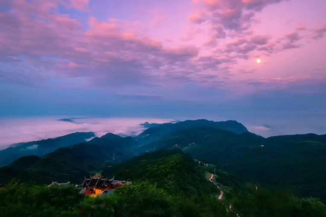 华蓥山海拔最高多少米(华蓥山简介)