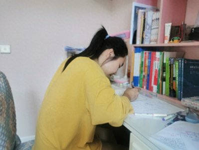 ​21岁双学位女孩连续7个月“无休”，首次考研失利后，她做出了这个决定