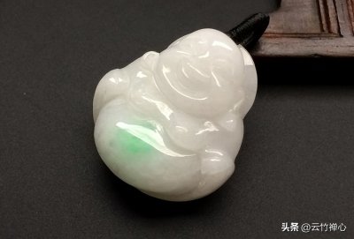 ​翡翠泡水的正确方法(翡翠泡在水里会有好的水头吗？)