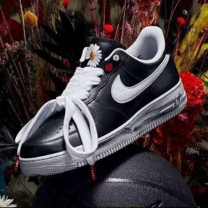 ​壁纸丨权志龙 x Nike Air Force，关于钩子和雏菊～