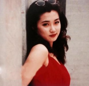 ​与张铁林相恋3年，未婚生女的侯俊杰，如今怎样了？