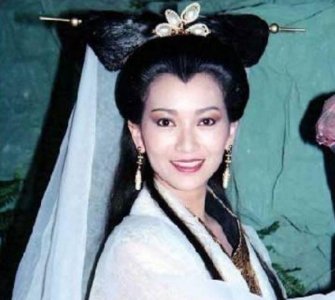 ​“不老女神”赵雅芝素颜照，离开化妆素颜似大妈，女神也会老去