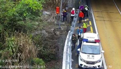 ​“这就是浙江速度！”大巴高速爆胎27名驴友被困 交警秒处置获称赞