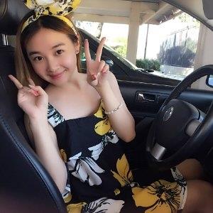 还记得《家有儿女》里胖婶的女儿佳佳吗？长大后美成这样。