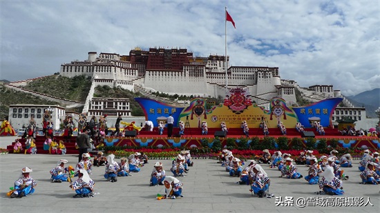 你知道第五套人民币50元纸币背面风景图案是哪里？马上拿出来对比