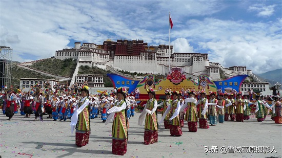 你知道第五套人民币50元纸币背面风景图案是哪里？马上拿出来对比