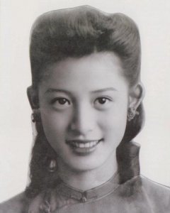 ​1947年，上海经济衰退，上海第一美人都要搬水泥